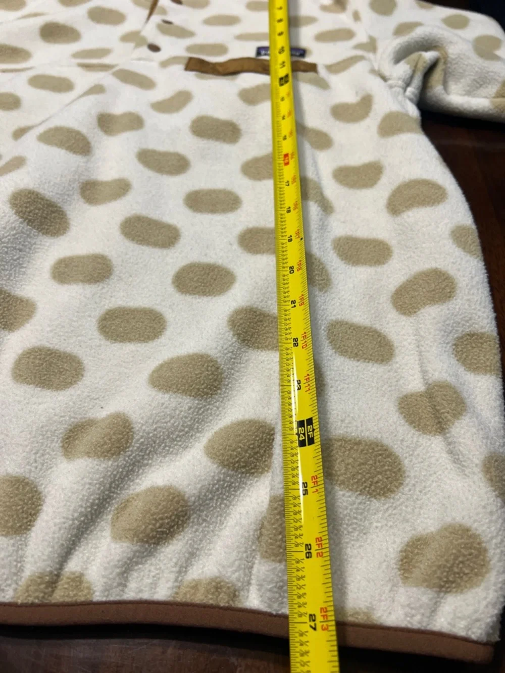 Patagonia Cream and Tan Polka Dot Fleece Synchilla Pullover - Picture 6 of 7